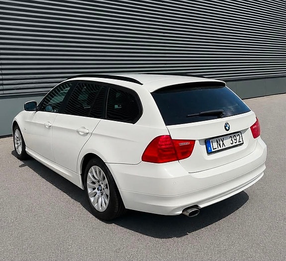 BMW 318d 4 of 5