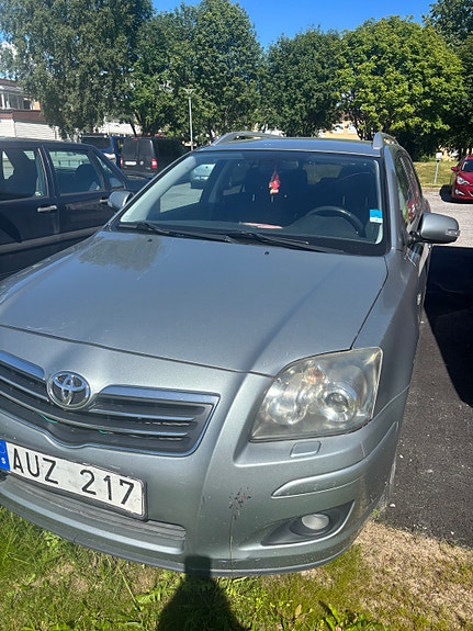 Toyota Avensis 4 of 4