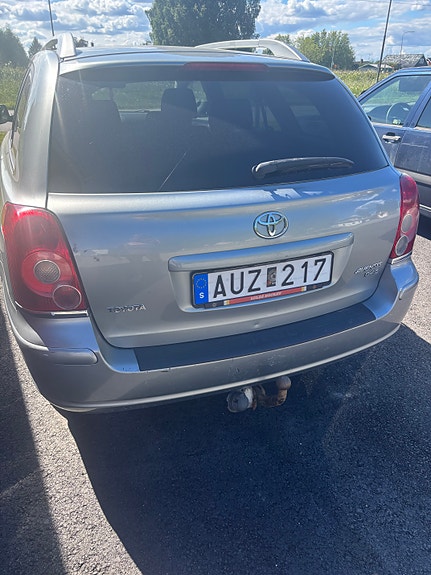 Toyota Avensis 3 of 4