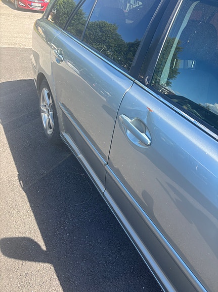 Toyota Avensis 2 of 4