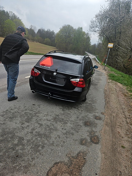 BMW 320i 9 of 9