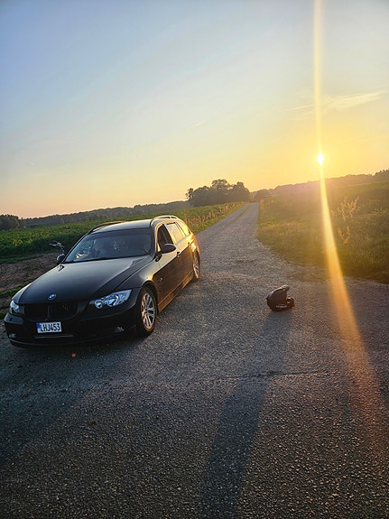 BMW 320i 8 of 9