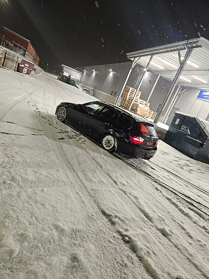 BMW 320i 7 of 9