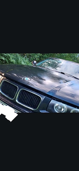 BMW 325i 3 of 5