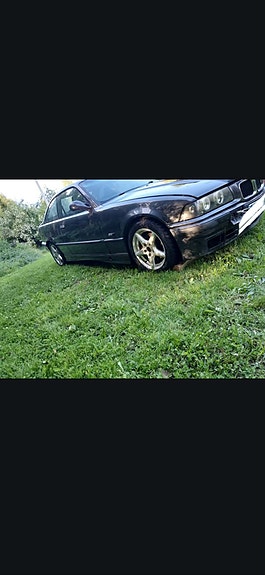 BMW 325i 4 of 5