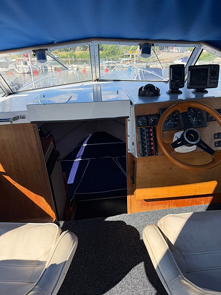 Fjord 21 Mercrusier v8 4 of 5