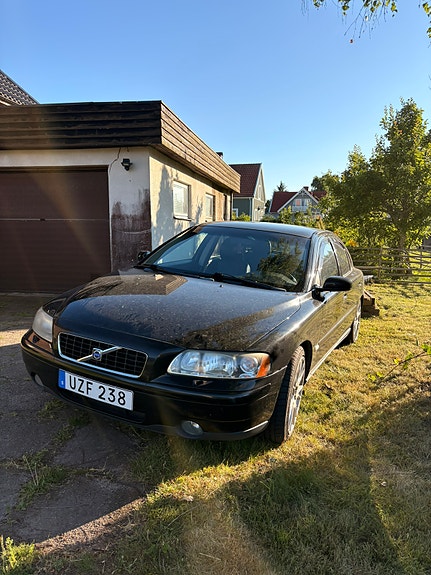 Volvo S60 4 of 5