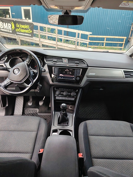 Volkswagen Touran 9 of 21