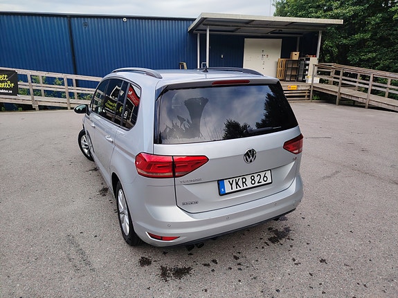 Volkswagen Touran 6 of 21