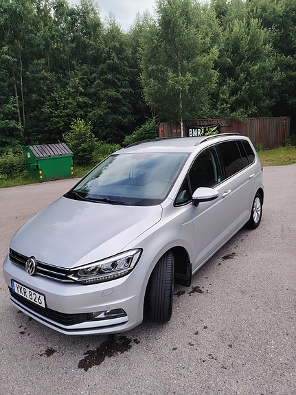 Volkswagen Touran 2 of 21