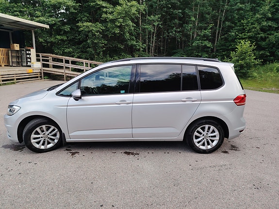Volkswagen Touran 5 of 21