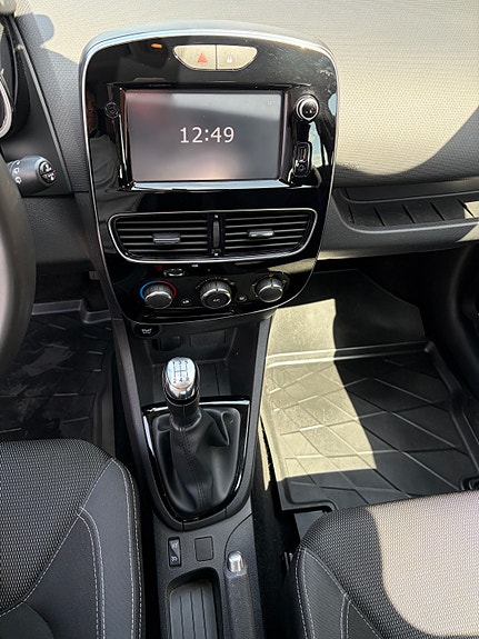 Renault Clio 10 of 12