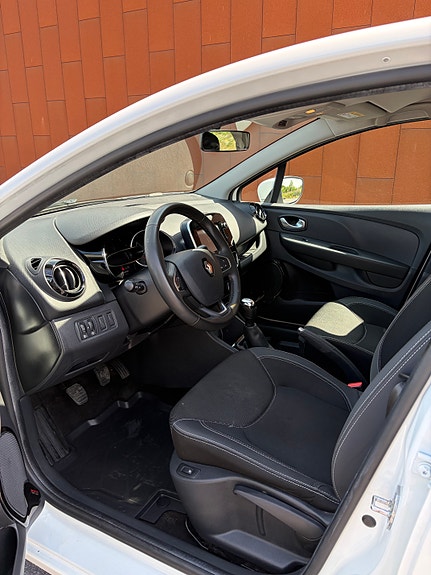 Renault Clio 8 of 12