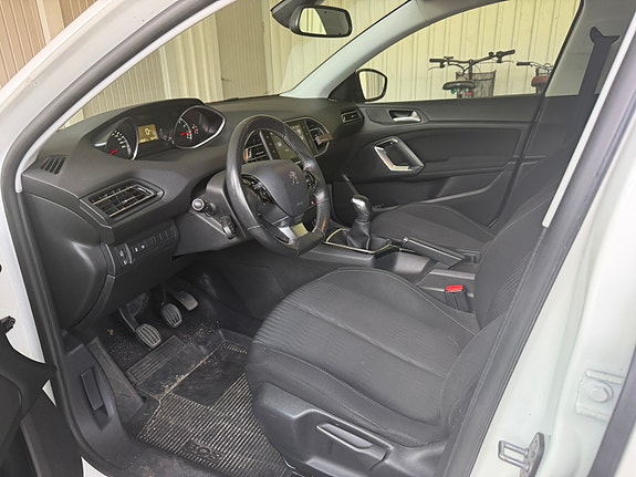 Peugeot 308 5 of 5