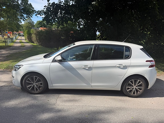 Peugeot 308 4 of 5