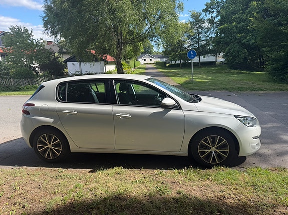 Peugeot 308 3 of 5