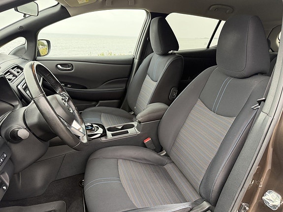 Nissan Leaf 9 of 17