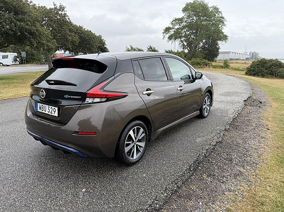 Nissan Leaf 4 of 5