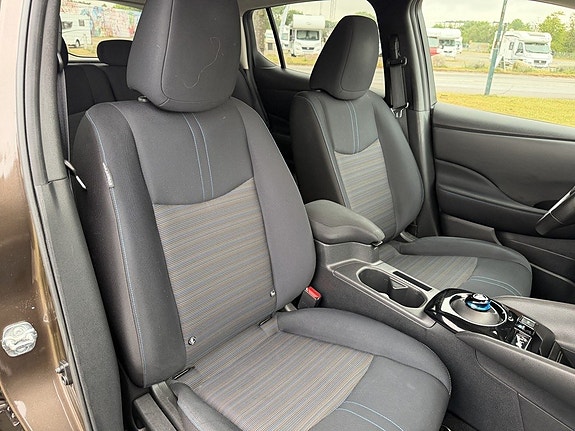 Nissan Leaf 10 of 17