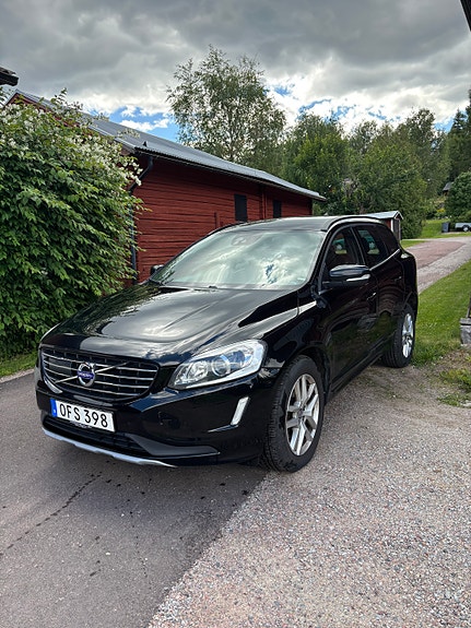Volvo XC60 2 of 5