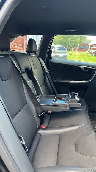 Volvo XC60 3 of 5