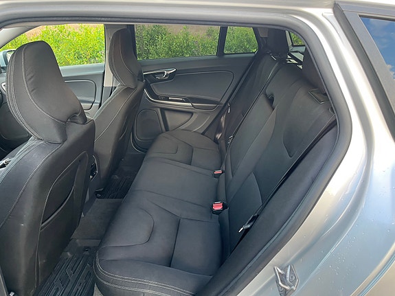 Volvo V60 7 of 8
