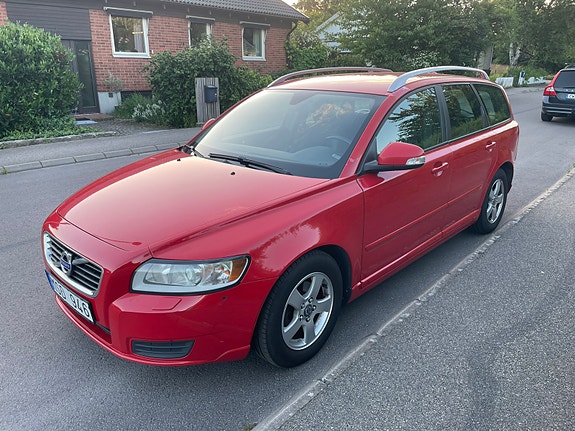 Volvo V50 2 of 5