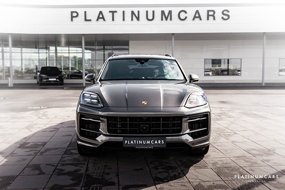 Porsche Cayenne S 3 of 22