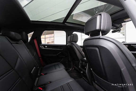 Porsche Cayenne S 7 of 22