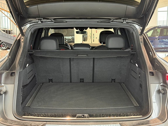 Porsche Cayenne S 14 of 26
