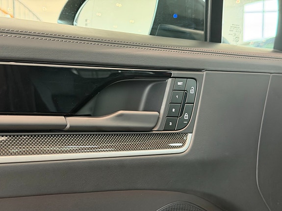 Porsche Cayenne S 10 of 26