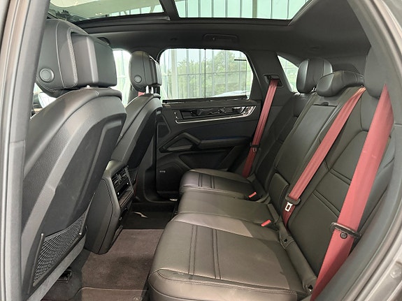 Porsche Cayenne S 11 of 26