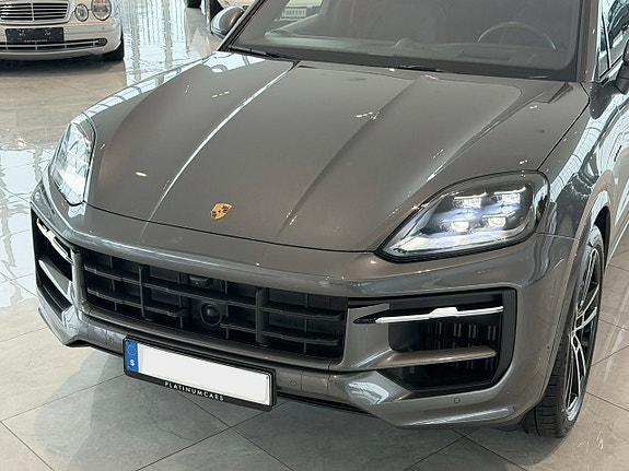 Porsche Cayenne S 7 of 26