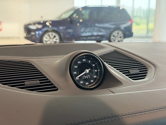 Porsche Cayenne S 19 of 26
