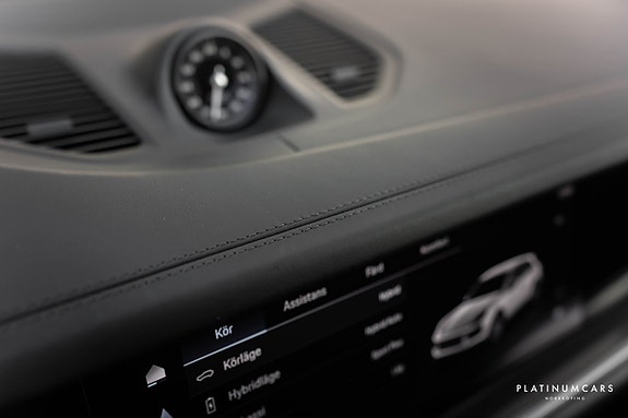 Porsche Cayenne S 15 of 22