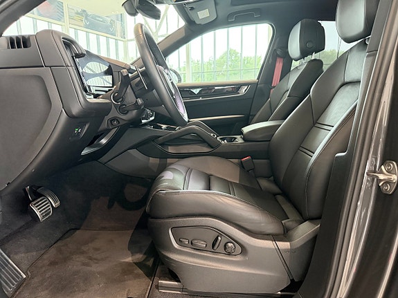 Porsche Cayenne S 8 of 26