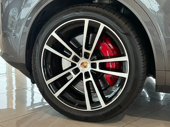 Porsche Cayenne S 6 of 26