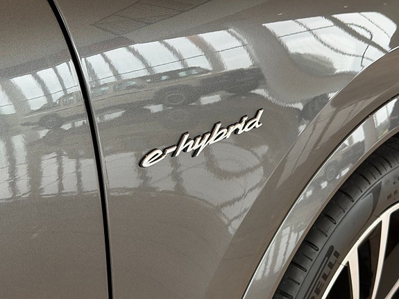 Porsche Cayenne S 16 of 26