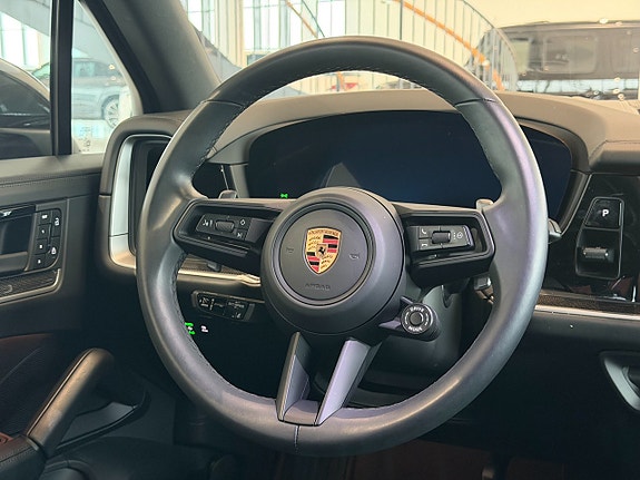 Porsche Cayenne S 13 of 26