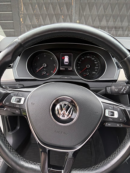 Volkswagen Passat 12 of 18