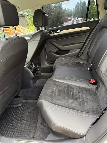 Volkswagen Passat 16 of 18