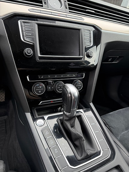 Volkswagen Passat 5 of 18