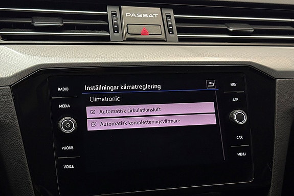 Volkswagen Passat 28 of 30