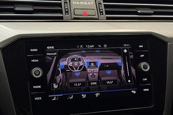 Volkswagen Passat 26 of 30