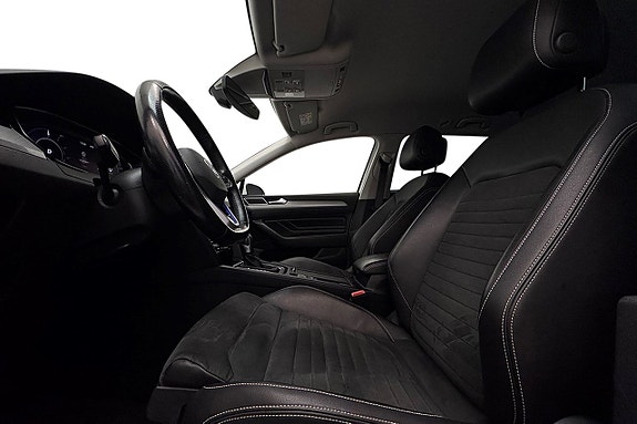 Volkswagen Passat 13 of 30