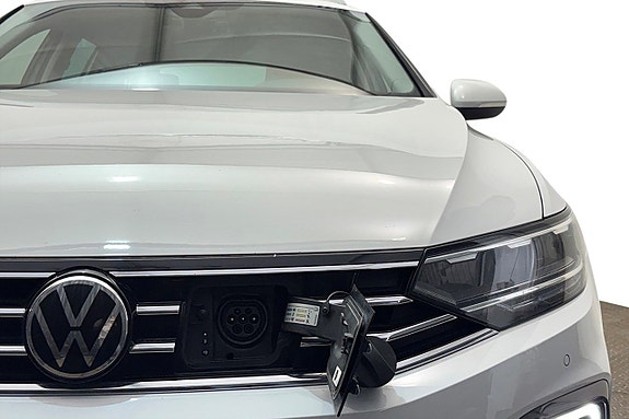 Volkswagen Passat 4 of 30