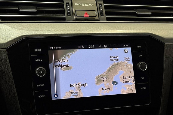 Volkswagen Passat 23 of 30