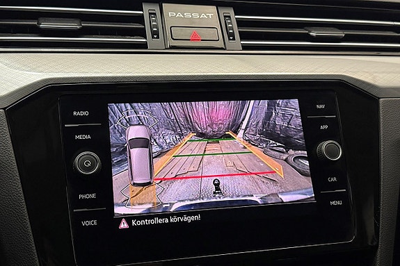 Volkswagen Passat 24 of 30