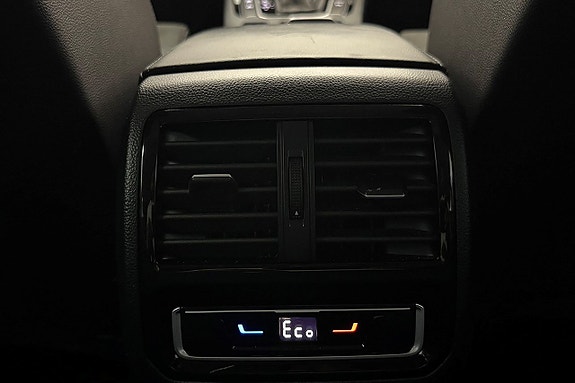 Volkswagen Passat 18 of 30