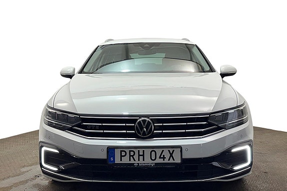 Volkswagen Passat 3 of 30